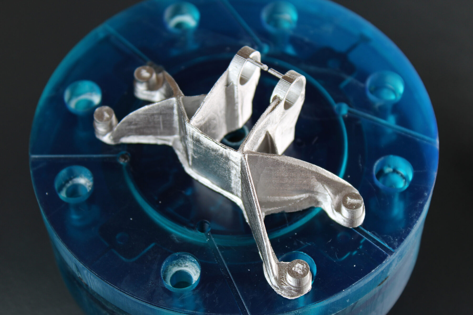 1. The GE Engine Bracket is a well-known reference part in the additive community. Now, it is also available in an injection-molded version